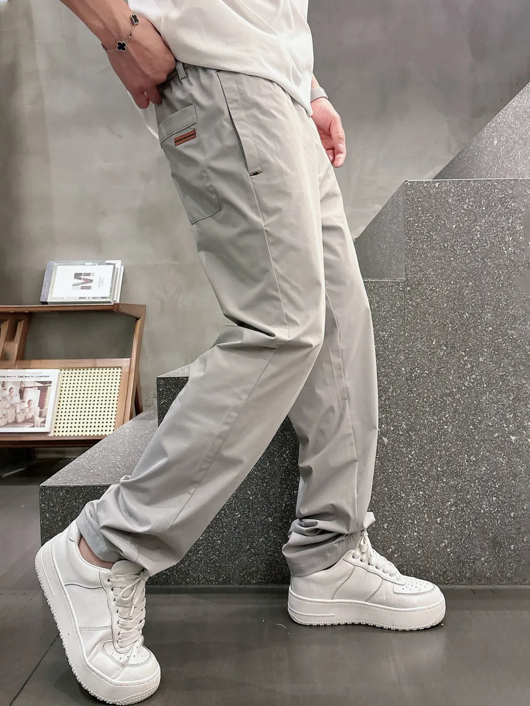， ， ， ， . . ， ， Sizes M-3x L